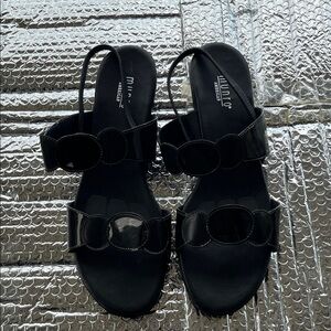 Munro Women's Black Strappy Sandals